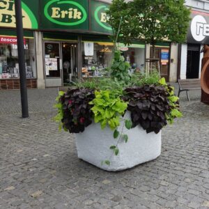 CUP40 – Jardinière carrée haut volume, au design minéral et durable